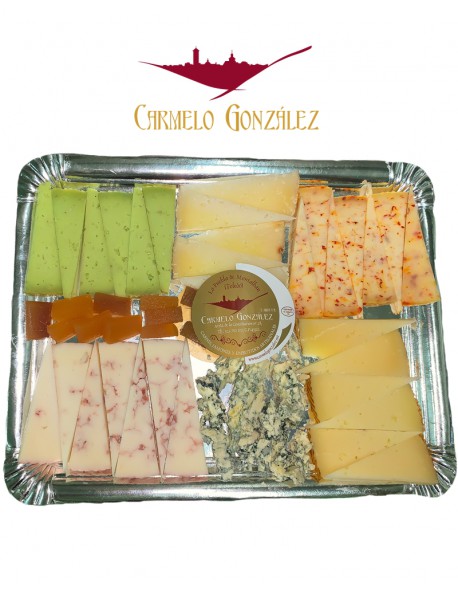 Bandeja degustación de quesos azul, manchego, pesto, frutos rojos, al chili, frutos secos, ibérico, membrillo. especial navidad